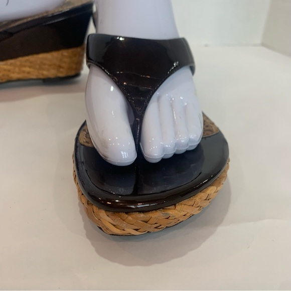 PAOLO chocolate brown patent wedge thong sandal with woven bottom size 11 - Picture 2 of 16